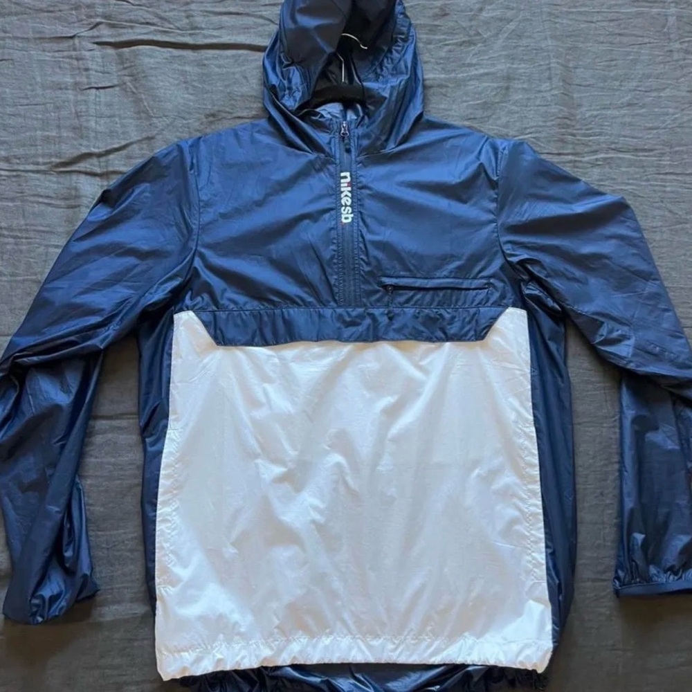 Nike Men’s Navy and Light Gray Half-Zip Hooded Windbreaker